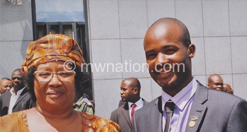 Joyce Banda (L) and her running mate Sosten Gwengwe (R)