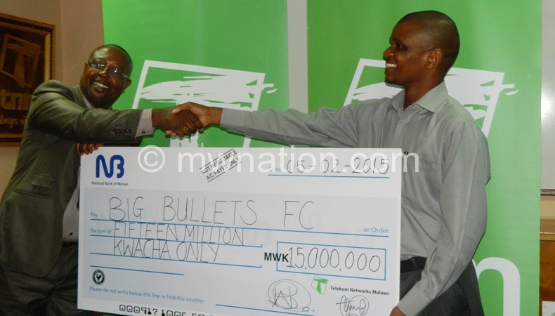 Trip on: Makata (R) presents a dummy cheque to Msungama