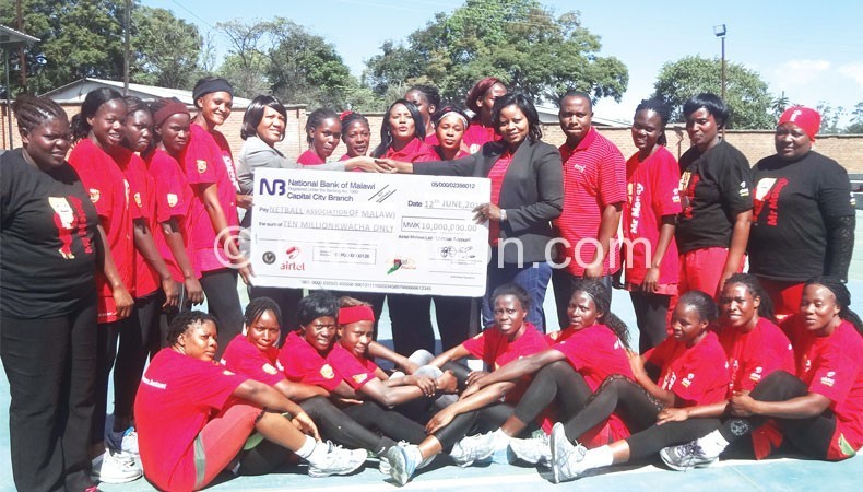 Airtel Malawi Limited has challenged Malawi Queens to bring at least a trophy from the Diamonds International Challenge Series in South Africa and the African Netball Championships in Namibia this month.
The company’s  head of enterprise business Rachel Mijiga made the remarks at Blantyre Youth Centre (BYC) on Friday when she made a symbolic presentation of a K10 million sponsorship for the team’s camp training.
Since the company came up with a K360 million three-year netball sponsorship through Airtel Money last year, Queens, who are still number one in Africa, have not won a trophy.
“You ought to be more than determined to conquer the world of netball now. Surely, you should improve from your performance of last year. The administrators of netball must also put their house in order,” said Mijiga.
“Otherwise, let every experience be a reflection point and do comprehensive homework to fix your shortfalls and maximise your strengths. We are eagerly looking forward to your progressive performance. We hope you will return home with at least a trophy.”
In reaction, Queens captain Caroline Mtukule-Ngwira said they will do their best to achieve their goal of becoming an all-conquering team and even break into the top-four band.
“We did not do well last year and we are more than ready to make amends,” Mtukule-Ngwira said.
Meanwhile, Queens caretaker coaches Peace Chawinga-Kalua and Mary Waya have named a 14-player squad which is expected to leave for South Africa today for the week-long Diamonds Challenge Series starting on Tuesday.
Bridget Kumwenda, Jessica Mazengera-Sanudi and Beauty Nyangulu are some of the regulars that have been dropped while Thandi Galeta and Rose Mkanda are the new faces.
The final squad is as follows: defenders Mtukule-Ngwira, Towera Vinkhumbo-Nyirenda, Laureen Ngwira, Grace Mwafulirwa-Mhango and Joana Kachilika; centre-court comprises Galeta, Mkanda, Martha Dambo, Rose Saili and Takondwa Lwazi; shooters are Sindi Simtowe, Ellen Chiboko, Joyce Mvula and Cecilia Mtukule. n