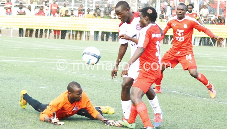 Mussa Manyenje(C) misses a scoring opportunity