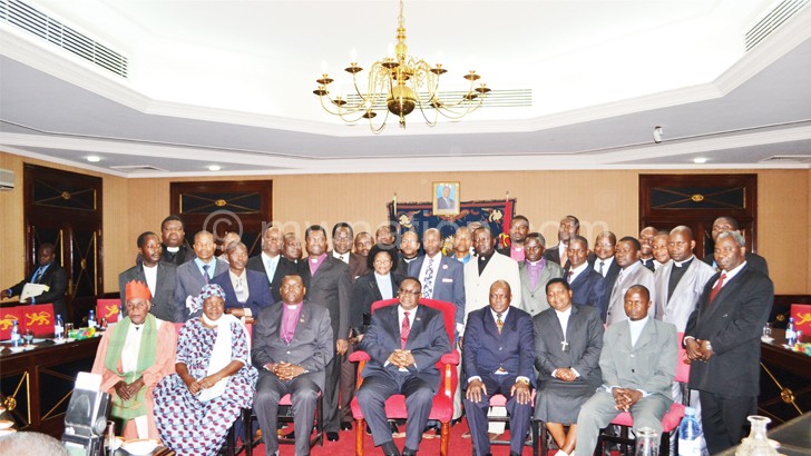 Mutharika poses with the pastors after the meeting