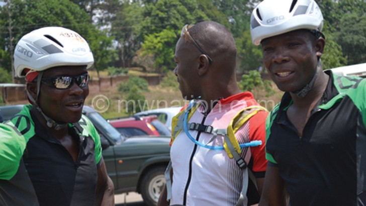 Cyclists Kathumba (R) and Misolo (L) fly to SA today