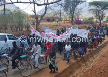 Rumphi residents march  against   poor  health  delivery service following squeeze