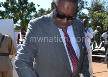 Mutharika casts his vote